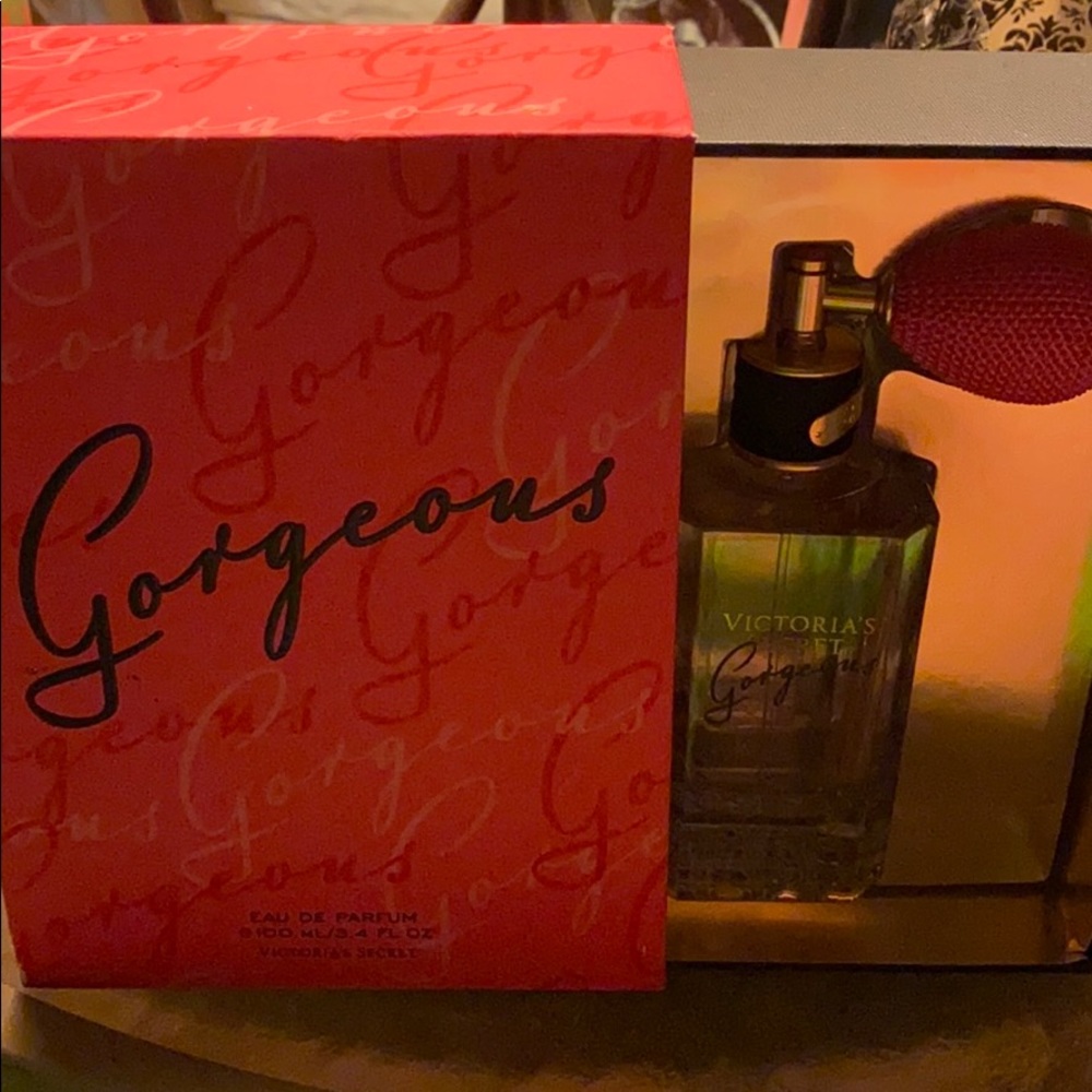 Victoria’s Secret gorgeous - Picture 2 of 7